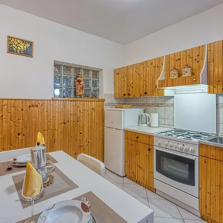 Apartment Marija Busoler *