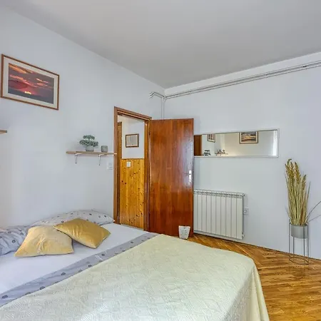 Apartament Marija Busoler *
